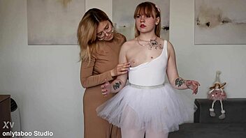 Playing Close-Up with Flexible Curvy Real Doll Pussy