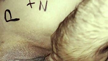 me chupando mis dedos antes de dedear profundo la vagina cachonda de frida