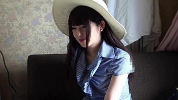 café girl's stunning blowjob skills shine