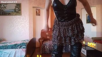 wanna come over n fuck this teasing redhead housewife in boots?