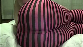my leggings rip with massive wet farts exploding
