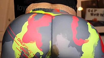 my leggings rip with massive wet farts exploding