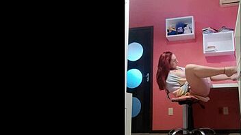 Safada Spreads Wide Horny Siririca Till She Cums!