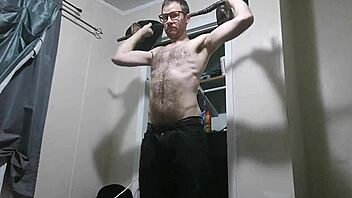 hunghank69 pumps muscular bodybuilder cock in intense workout solo