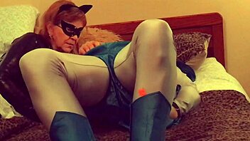 granny catwoman devours batman's cock with hungry moans!