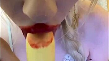 Hey, isn't Elza Kom's sexy dance and suck super hot?