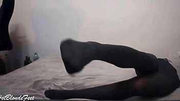 Her irresistible nylon legs in leggings drive me wild!