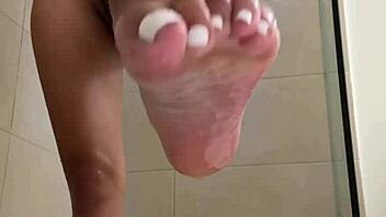Squirting shower tempts with princess yaya