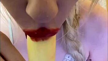 Hey, isn't Elza Kom's sexy dance and suck super hot?