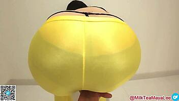 Wanna see this huge ass cameltoe bulging in leggings?