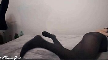 Her irresistible nylon legs in leggings drive me wild!
