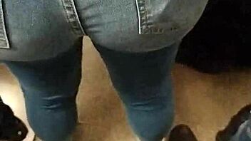 i spy a juicy culote shaking on the metro ride