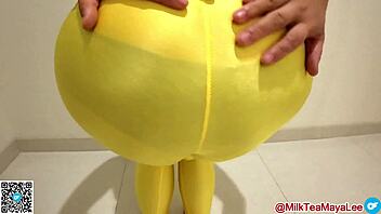 Wanna see this huge ass cameltoe bulging in leggings?