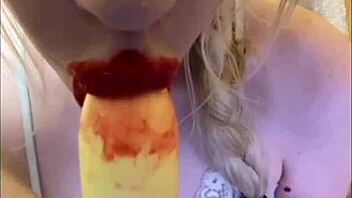 Hey, isn't Elza Kom's sexy dance and suck super hot?