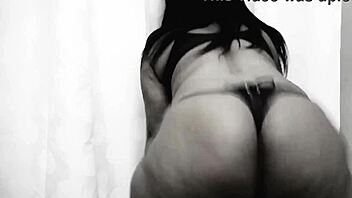 She twerks her ass BEFORE stepping into the shower