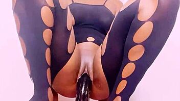 Skinny Homemade Toy Fuck Squirts Wet Pussy
