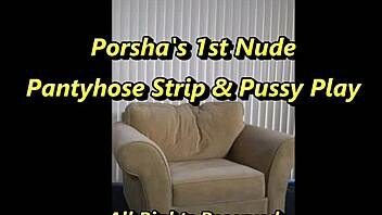 check out milf porsha's first pantyhose strip going fully nude 🔥👣