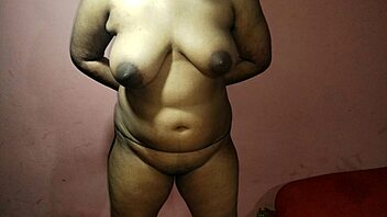 Called curvy friend to banana garden fuck