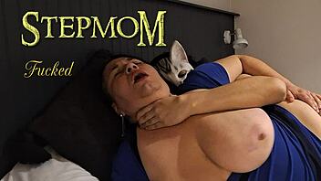 Fucking curvy milf in bed for fans 🔥😈