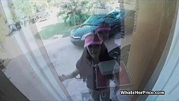 Kinky Teen Delivers Pizza And Deepthroat Blowjob For Cash Cum!