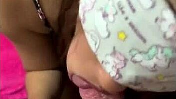 سكس عربى نار! شقية متكيفة على زبر كبير أوووى أااه!