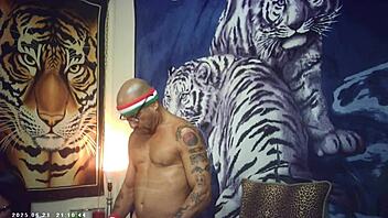 porn shoot backstage maxxx loadz strokes with machine