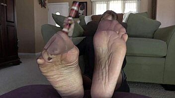 Keep Jerking to My Sexy Nylon Feet