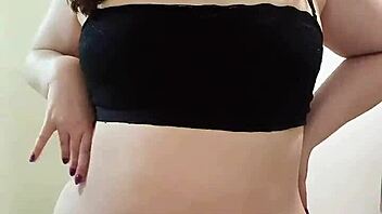 nicole shaking huge fat ass teasing in bathroom?