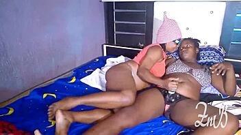 Zainab and blacka lick hot lesbian pussies