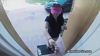 Kinky Teen Delivers Pizza And Deepthroat Blowjob For Cash Cum!
