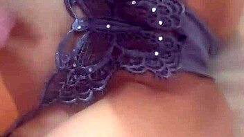 Rica mexicana se masturba con dildo en lencería te encanta? 😍🔥