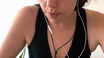Curvy brunette milf teaches german playfully