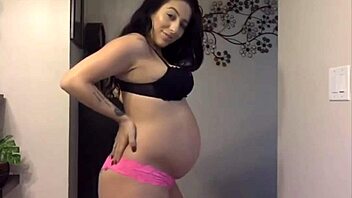 pregnant cutie flaunts her sexy belly 😍👅