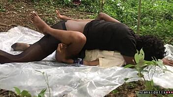 18yo ebony slut fucked hard in jungle 🌿🍆💦