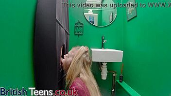Gloryhole teen sucks and swallows cum 😍🍆💦