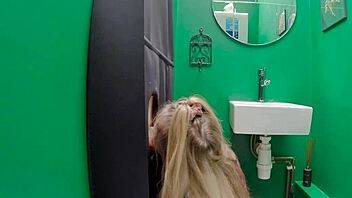 Gloryhole teen sucks and swallows cum 😍🍆💦