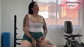hey when i'm alone at the gym i just gotta toy my pussy