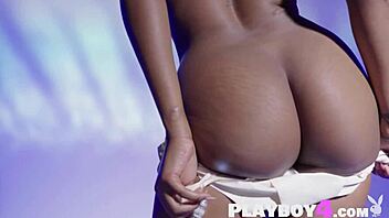 omg love this big tits ebony teen strippin her pussy