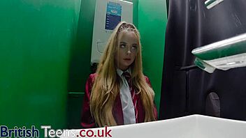 Gloryhole teen sucks and swallows cum 😍🍆💦