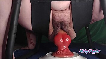 i'm bbw misty thyghs riding this huge creamy cock