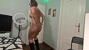 Dominatrix Danaxmuscles Demands Cum In Her Boots!