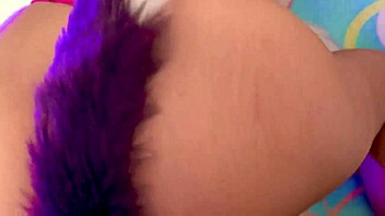 Watch huge cucumber in hot anal play