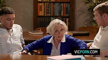Busty Mature Dee Williams Double Penetrated By Horny Students In Library!