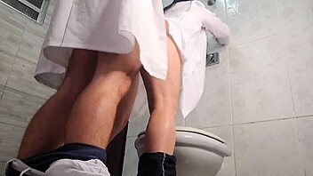 Safada nurse seduces doctor for bathroom exam fuck