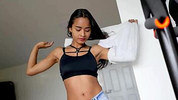 lucky guy fucks latina pussy in hostel blowjob