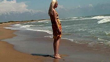 oh god, gorgeous blonde teen's naked ocean body bath!