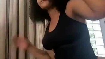 big booty ebony model shakes ass seductively
