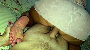 Chubby blonde mature legs spread for homemade fingering