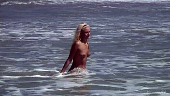 oh god, gorgeous blonde teen's naked ocean body bath!