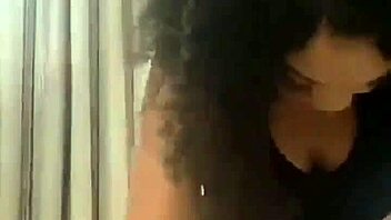 big booty ebony model shakes ass seductively